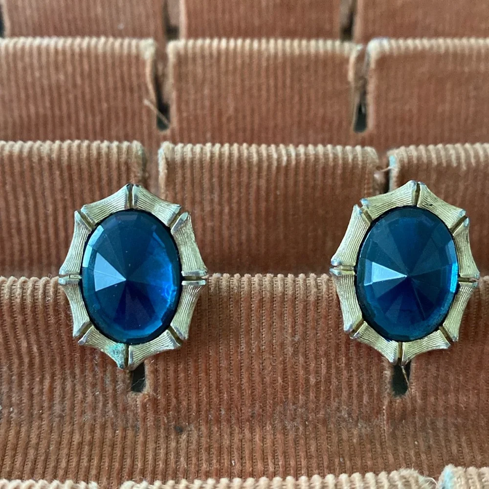 Vintage Swank Art Deco Oval Cobalt Blue Stone Goldtone Octagon Cuff Links